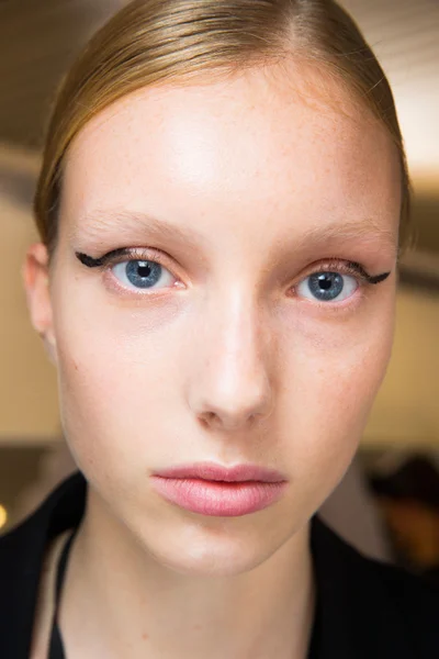 Look 3